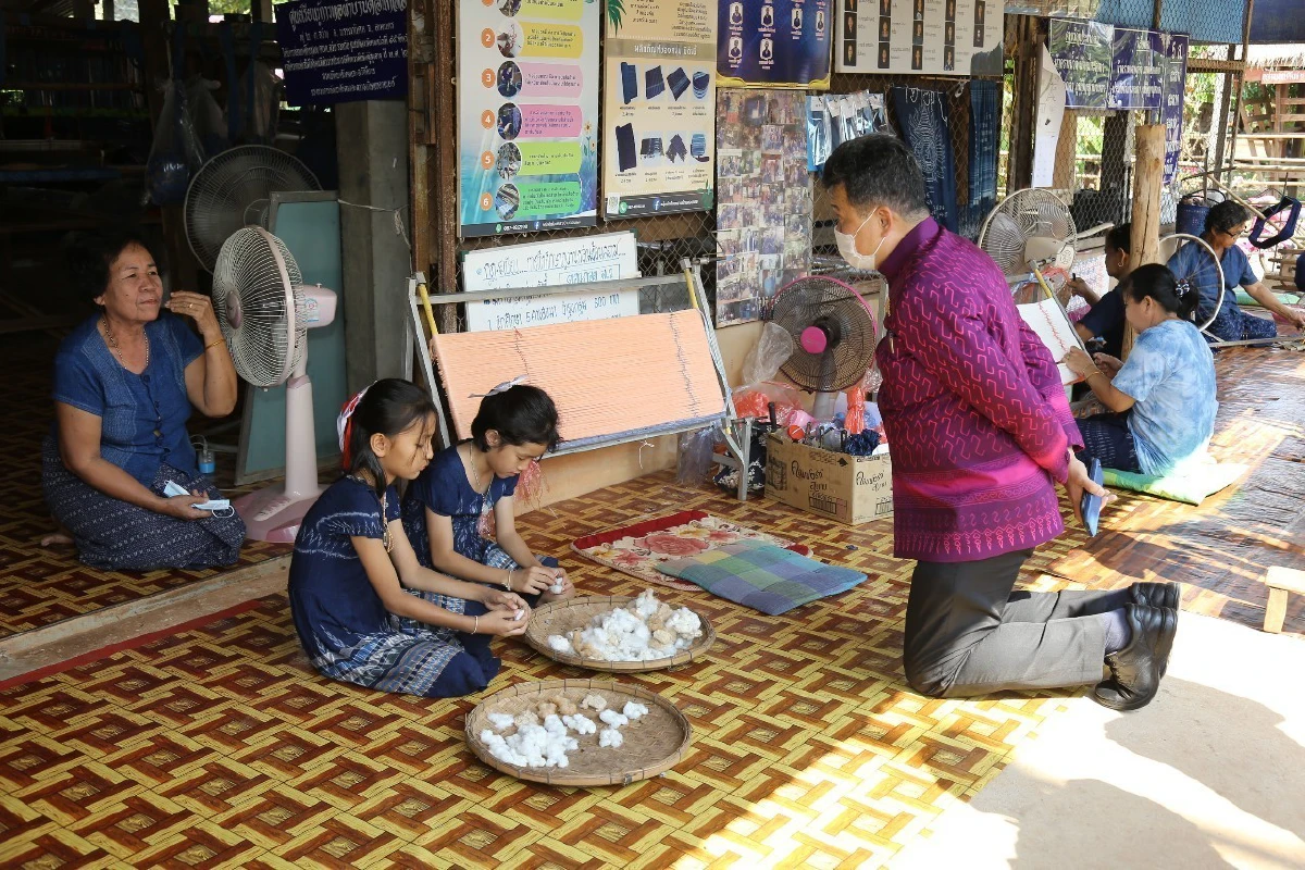 พช.หนุนกลุ่มทอผ้าบ้านดอนกอยแหล่งอนุรักษ์ภูมิปัญญาท้องถิ่น