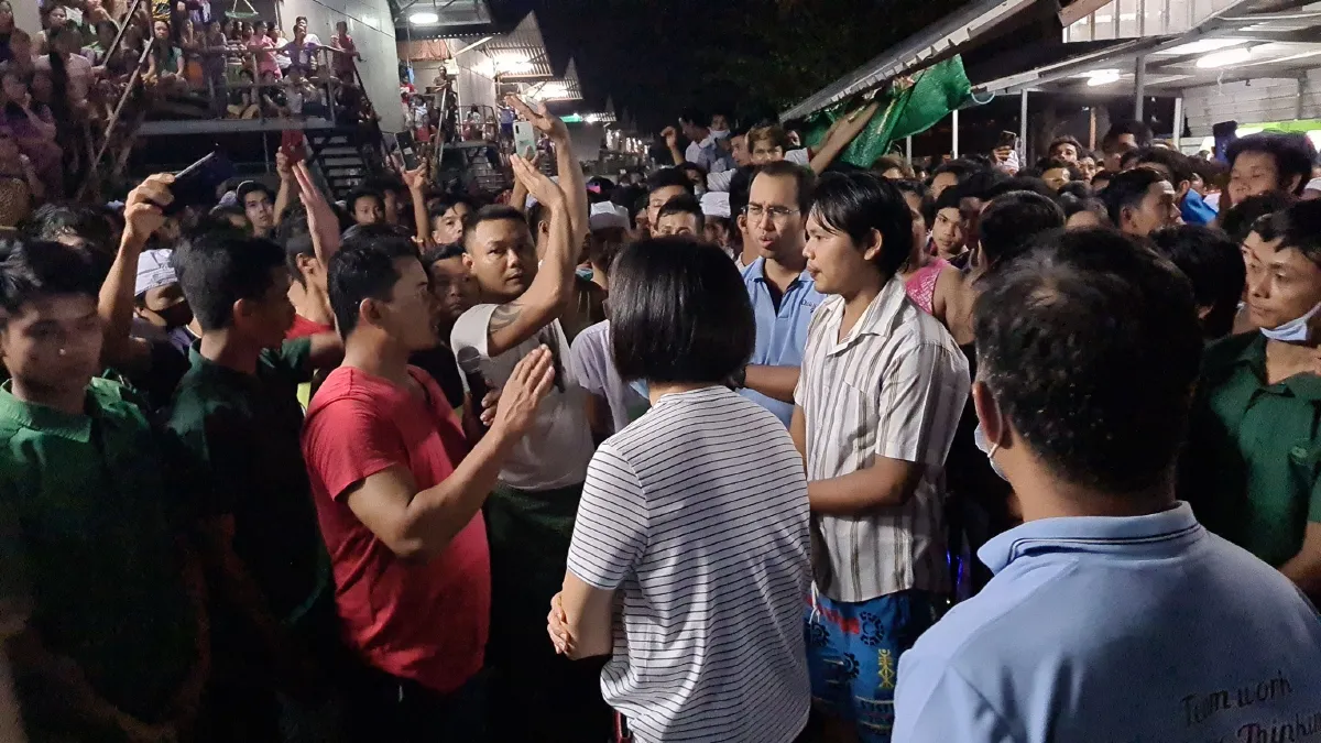 แรงงานเมียมานับพันลุกฮือในที่พักคนงานหวิดเกิดจลาจล