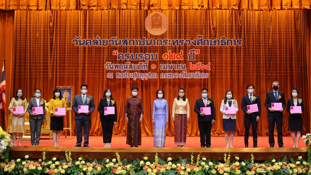 “ไดกิ้น” เข้ารับมอบเข็ม “เสมาคุณูปการ” และประกาศเกียรติคุณบัตร ผู้ทำคุณประโยชน์ให้แก่กระทรวงศึกษาธิการ ประจำปี 2564 