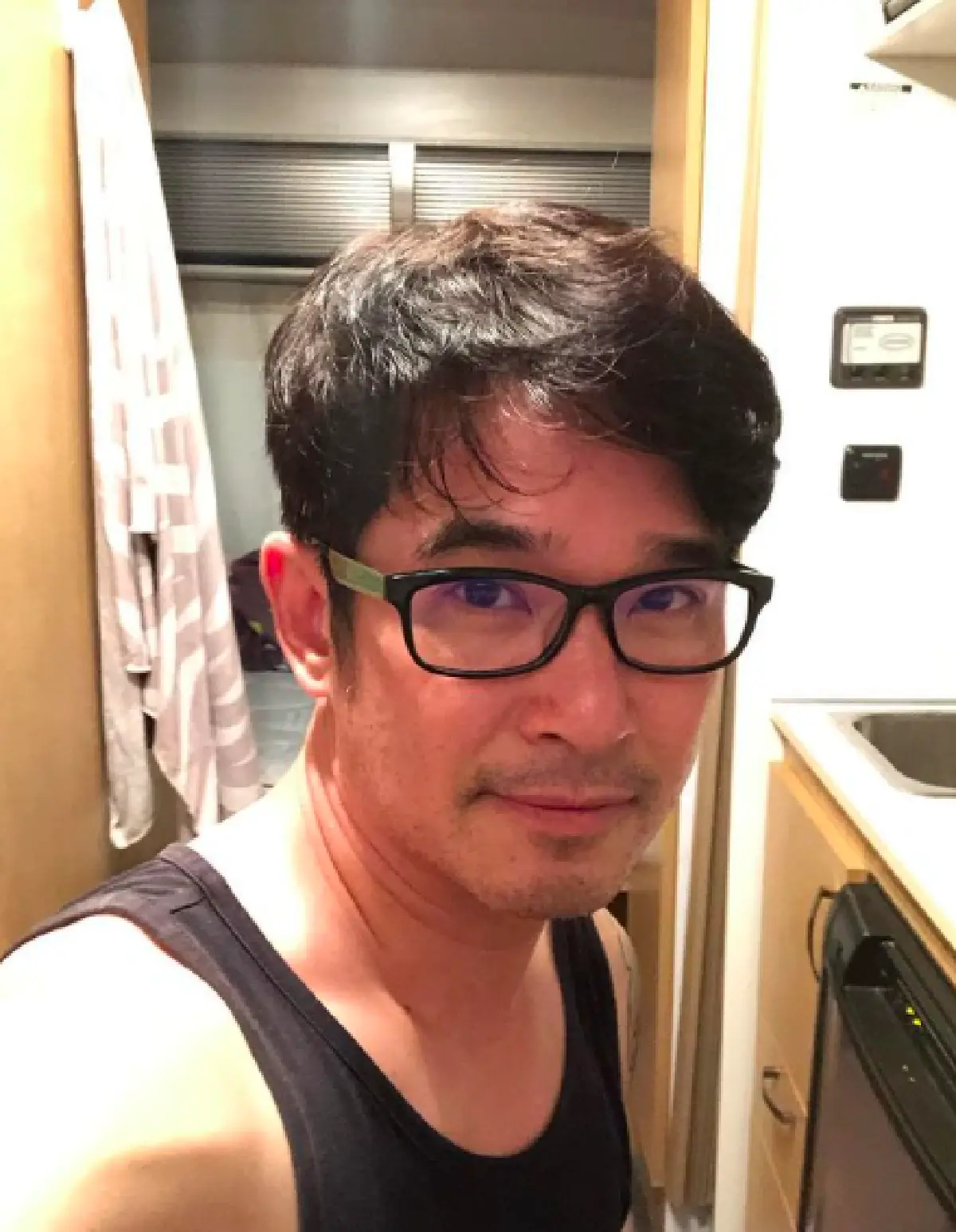 "ลิฟท์ สุพจน์" กักตัวในรถบ้าน 14 วัน รอลุ้นผลตรวจ 10 เม.ย. นี้