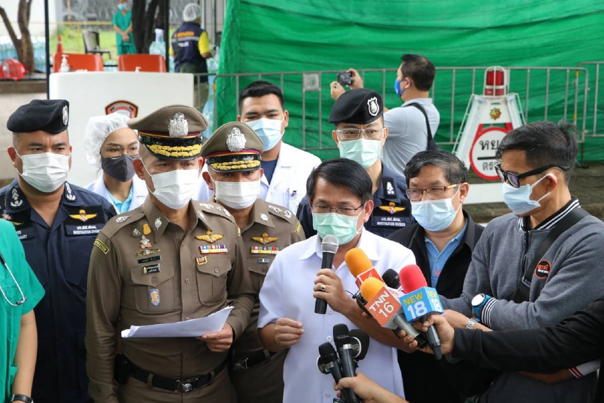 สตม.ร่วมแพทย์ใหญ่ย้าย80ผู้ต้องกักรักษาโควิดหายรอผลักดันส่งกลับประเทศ