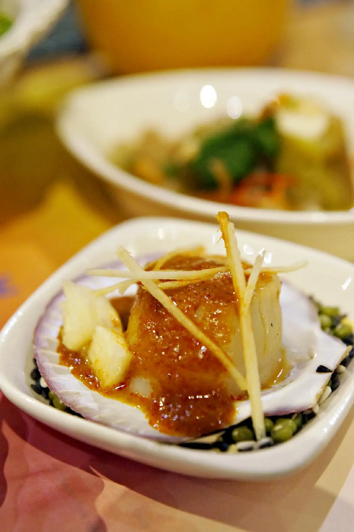 ร่วมสัมผัสประสบการณ์ Chef’s Table ในคอนเซ็ปต์ Fashion is food “Chef Boy Piyachart x Leisure Projects by Eathai”