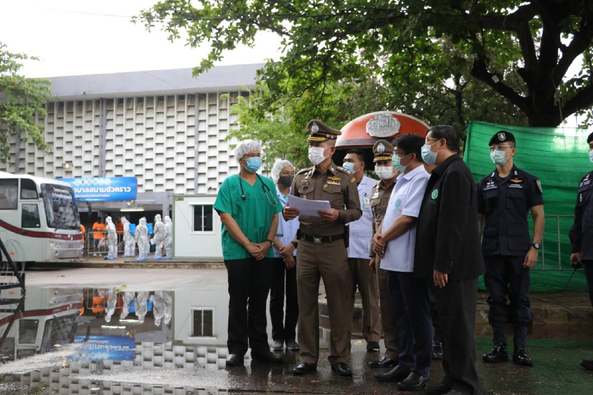 สตม.ร่วมแพทย์ใหญ่ย้าย80ผู้ต้องกักรักษาโควิดหายรอผลักดันส่งกลับประเทศ