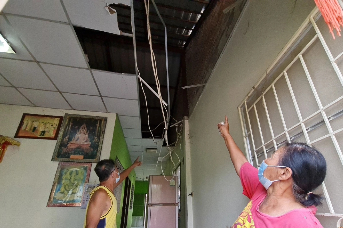 เสาวิทยุกระจายเสียงล้มทับบ้านพังผ่านมา1ปีเงินเยียวยาไม่ถึงชาวบ้าน