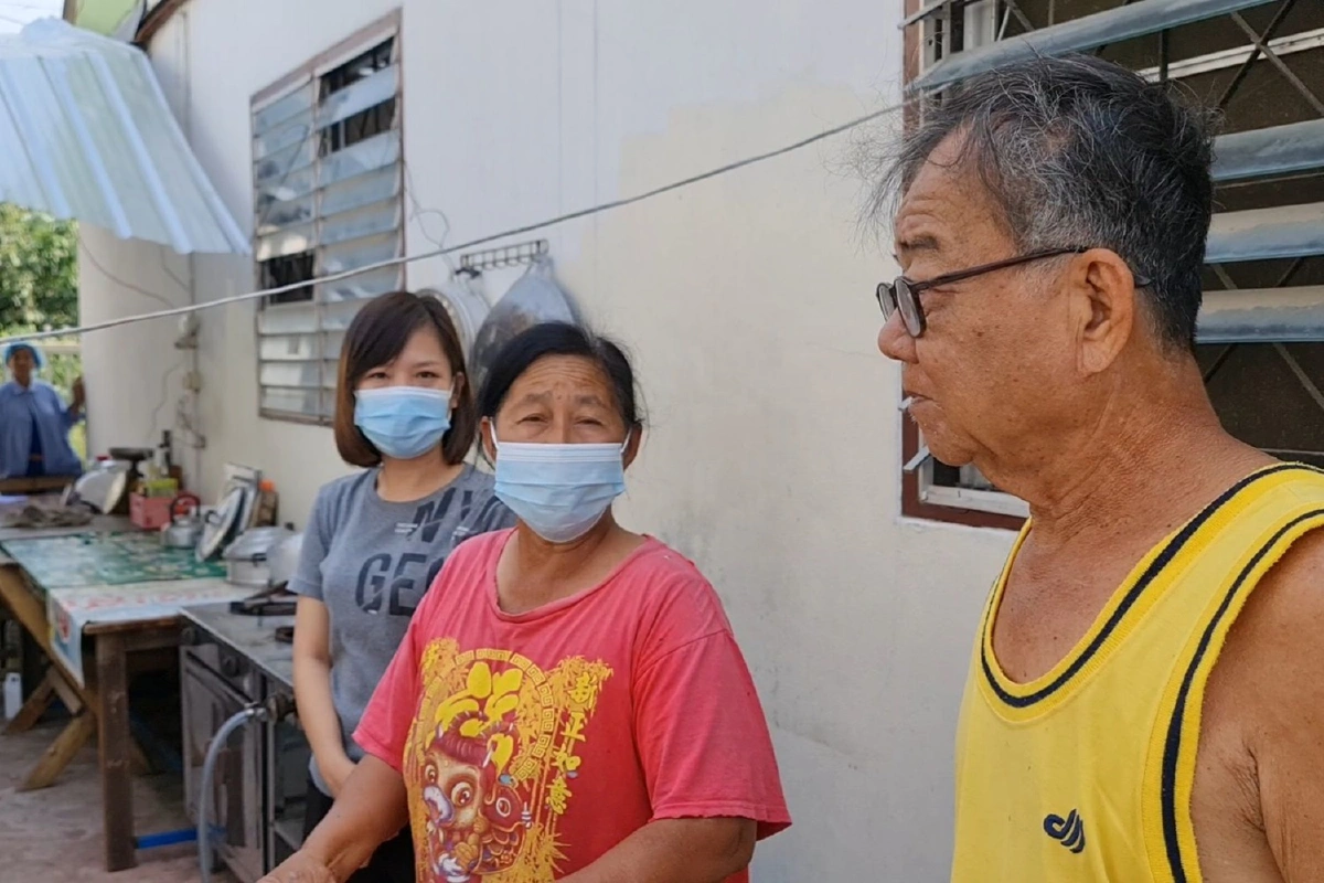 เสาวิทยุกระจายเสียงล้มทับบ้านพังผ่านมา1ปีเงินเยียวยาไม่ถึงชาวบ้าน