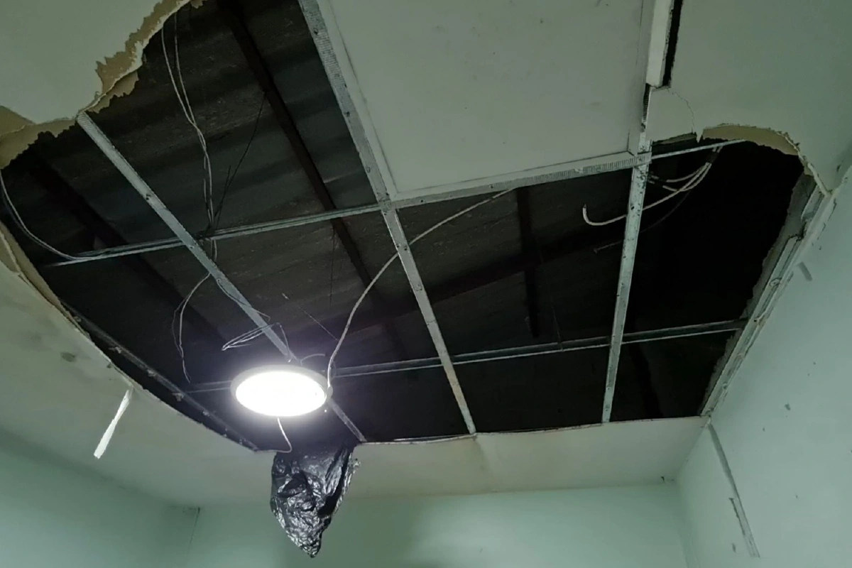 เสาวิทยุกระจายเสียงล้มทับบ้านพังผ่านมา1ปีเงินเยียวยาไม่ถึงชาวบ้าน