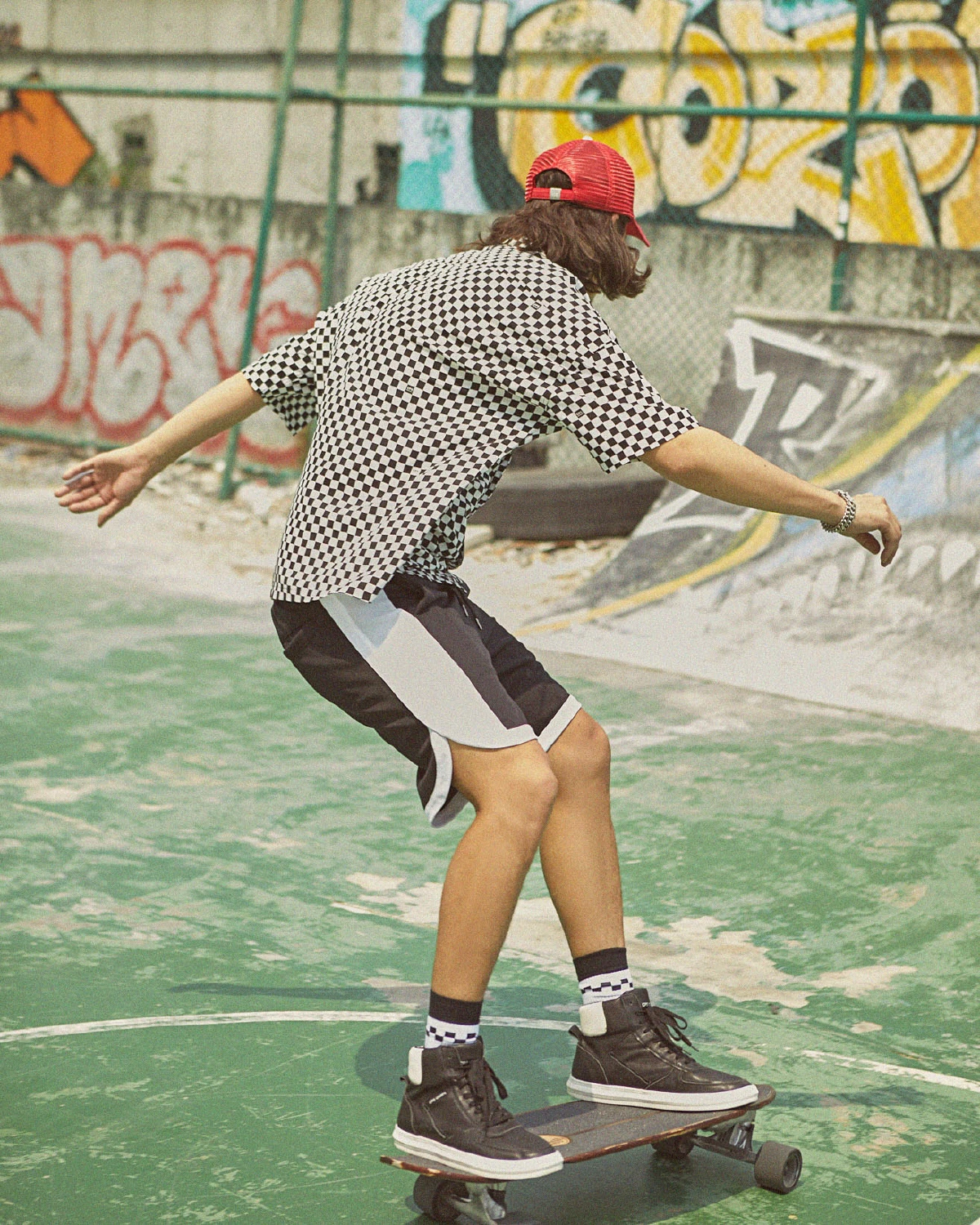 4 ลุคมิกซ์แอนด์แมทช์แฟชั่นสไตล์เหล่าสาวกเซิร์ฟสเก็ต