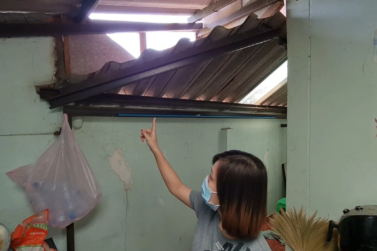 เสาวิทยุกระจายเสียงล้มทับบ้านพังผ่านมา1ปีเงินเยียวยาไม่ถึงชาวบ้าน