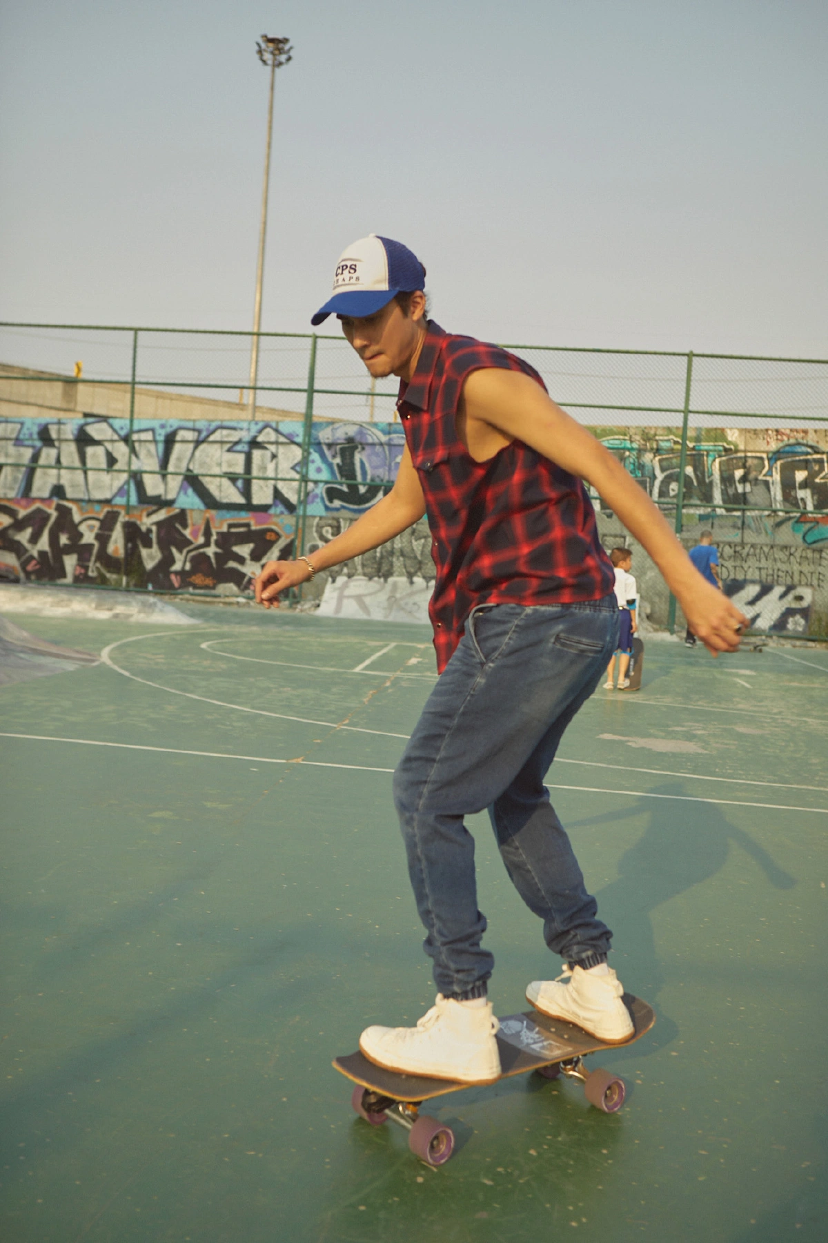 4 ลุคมิกซ์แอนด์แมทช์แฟชั่นสไตล์เหล่าสาวกเซิร์ฟสเก็ต