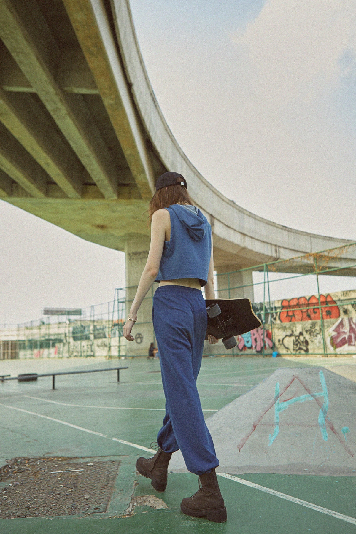 4 ลุคมิกซ์แอนด์แมทช์แฟชั่นสไตล์เหล่าสาวกเซิร์ฟสเก็ต