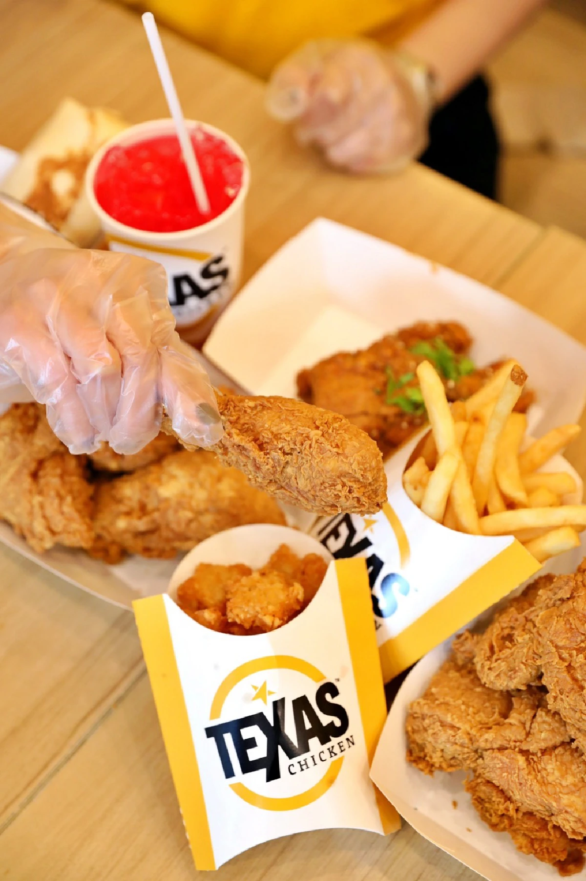 เท็กซัส ชิคเก้น ยินดีที่ได้รู้จัก แคมเปญดีๆ ที่ทำให้สงกรานต์นี้เดินทางแบบไม่เหงา