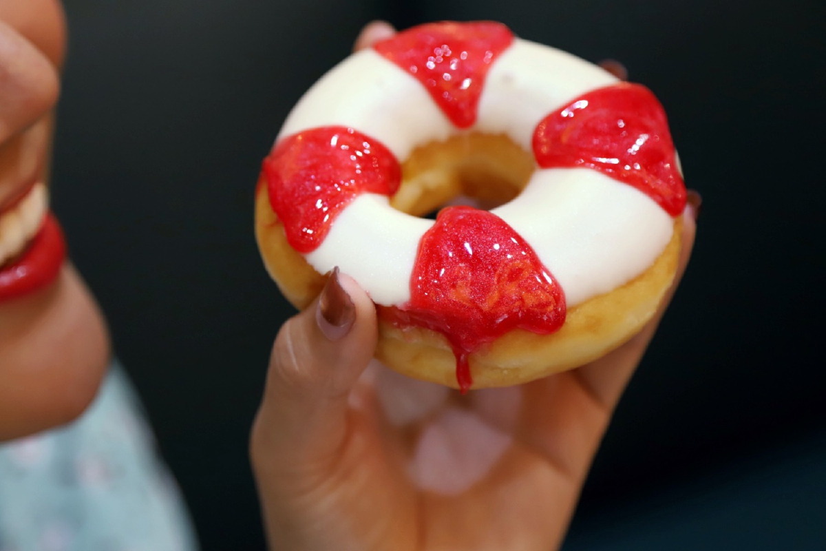 ฮัลโหลซัมเมอร์ Krispy Kreme ส่งโดนัท 4 หน้าใหม่ในธีมอะโลฮ่ารับหน้าร้อน ฮัลโหลซัมเมอร์ Krispy Kreme ส่งโดนัท 4 หน้าใหม่ในธีมอะโลฮ่ารับหน้าร้อน