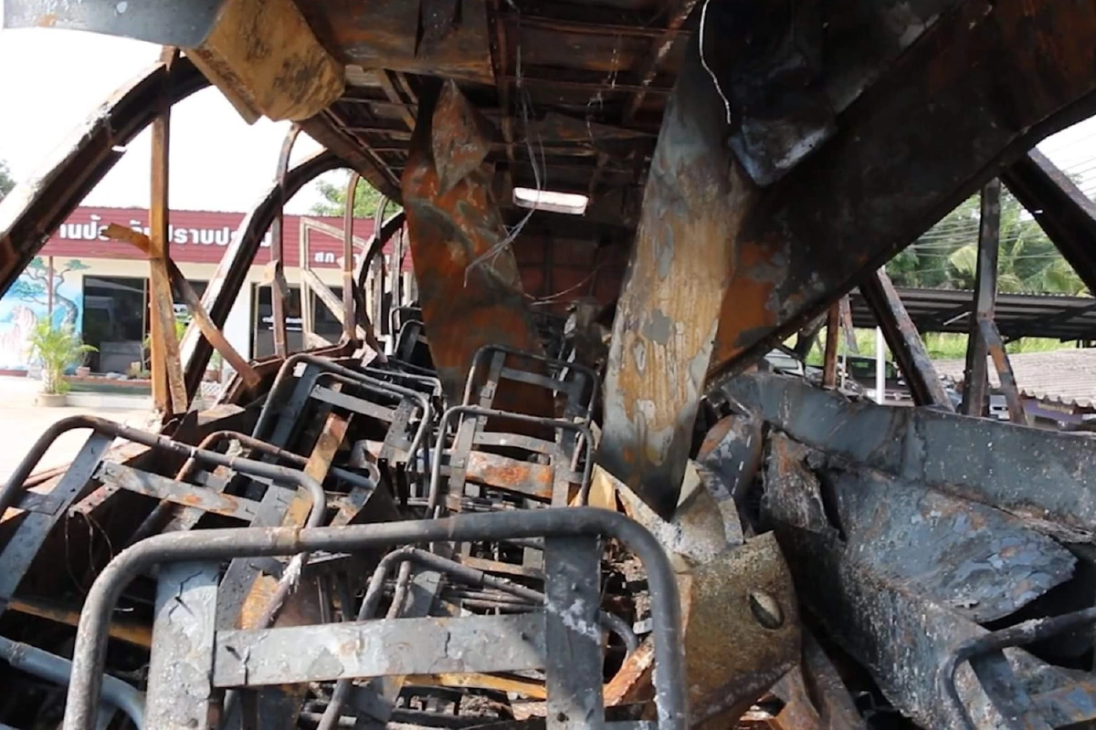 "บิ๊กตู่"ส่งกระเช้าเยี่ยมเหตุไฟไหม้รถทัวร์ ผู้โดยสารเล่านาทีรอด