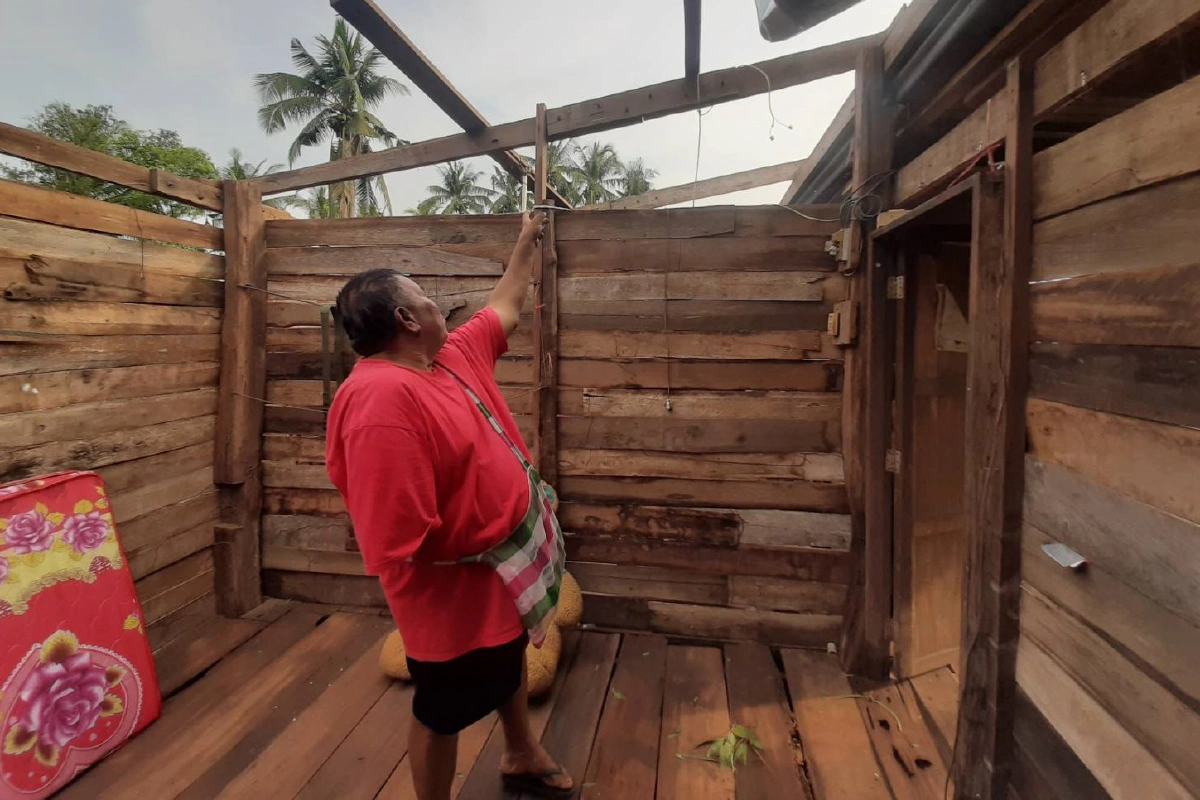 ปภ.รายงาน 50 จังหวัดเจอพายุฝนถล่มบ้านเรือนพัง 7,834 หลัง