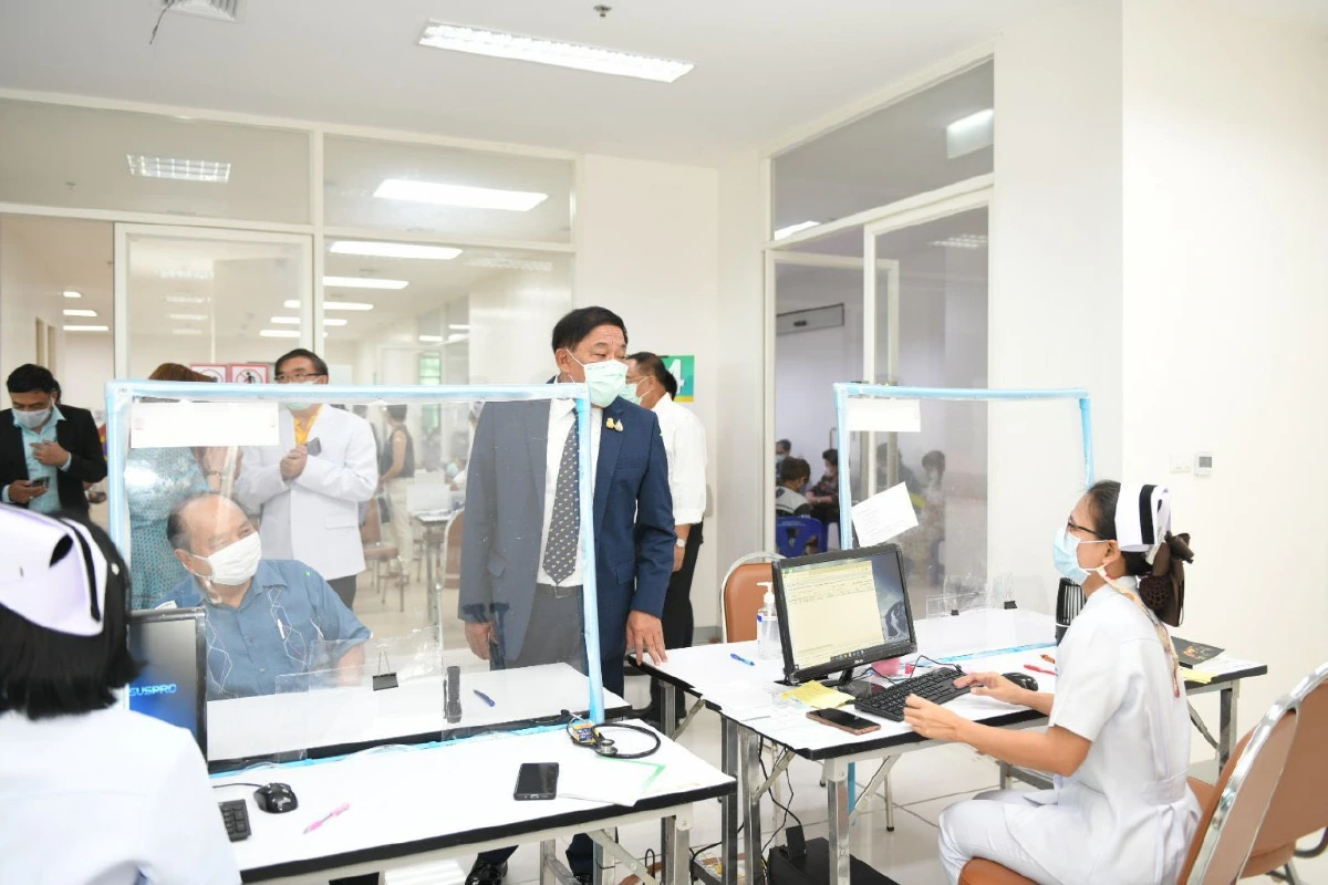 กทม.ขยายรพ.สนามบางขุนเทียนเพิ่มเตียงอีก500รองรับผู้ป่วยโควิด