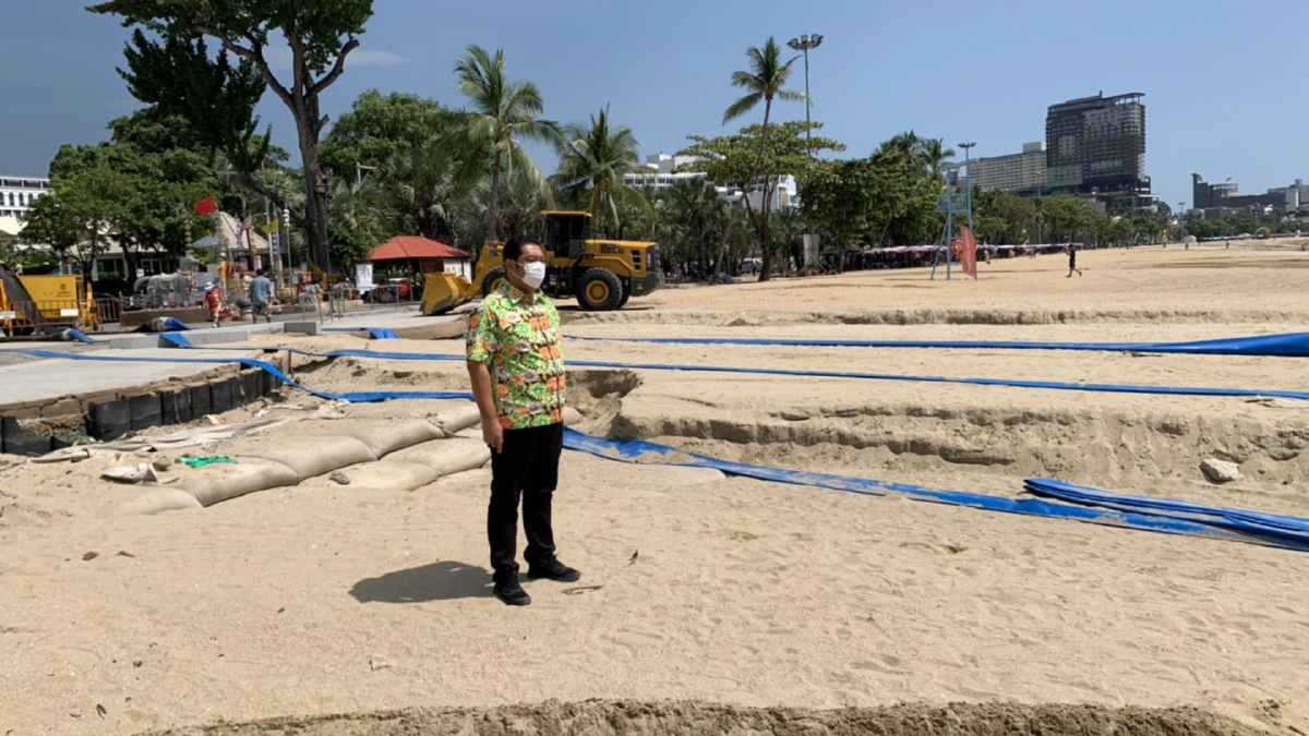 เร่งกู้ชายหาดพัทยาถูกน้ำกัดเซาะจากพายุฝนกลับคืนเป็นปกติแล้ว