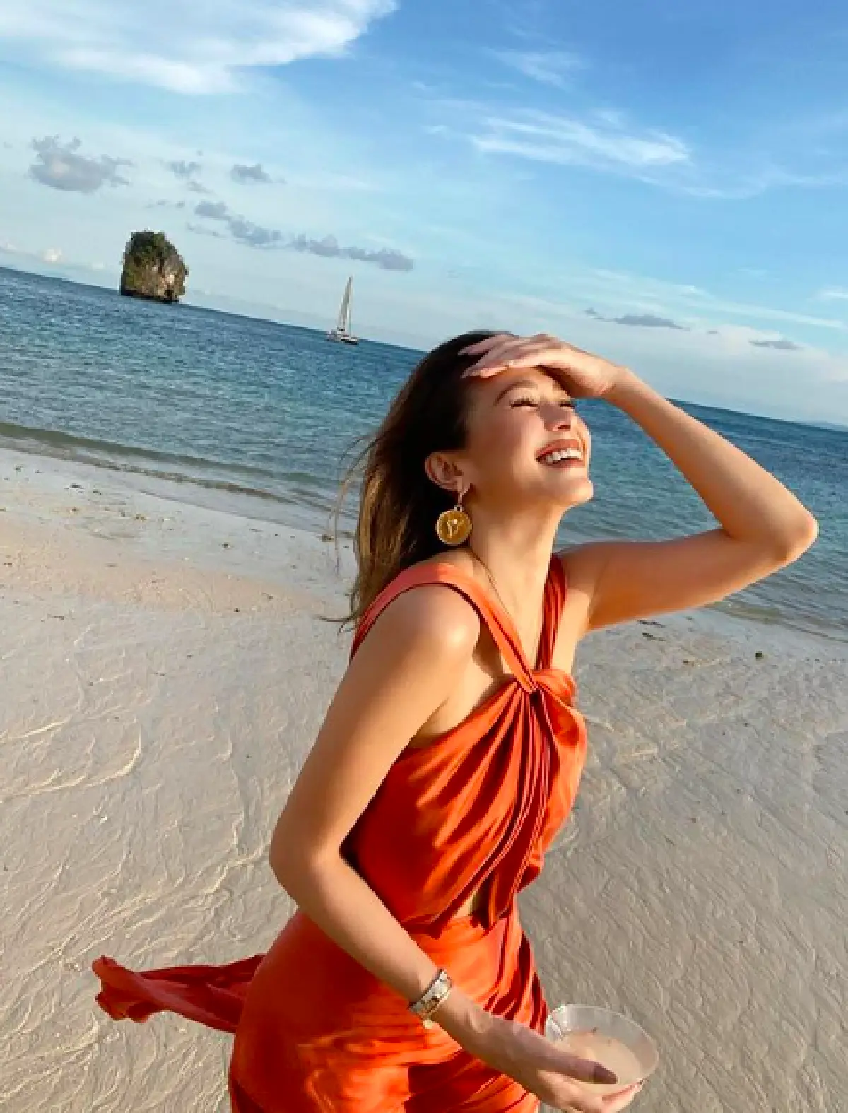 "แพร วทานิกา" จัดเต็มแฟชั่นริมทะเล งัดบิกินี่ตัวจิ๋วมาใส่อวดความแซ่บ