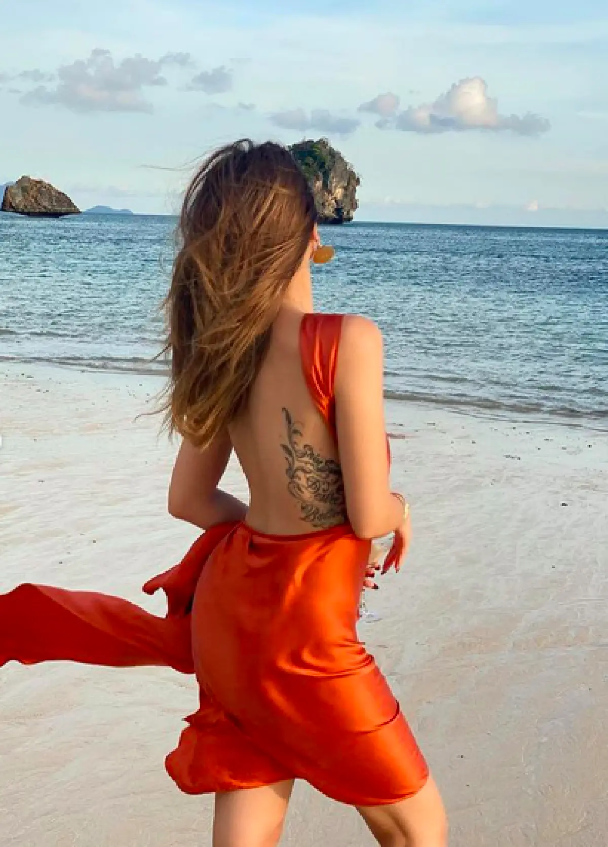 "แพร วทานิกา" จัดเต็มแฟชั่นริมทะเล งัดบิกินี่ตัวจิ๋วมาใส่อวดความแซ่บ