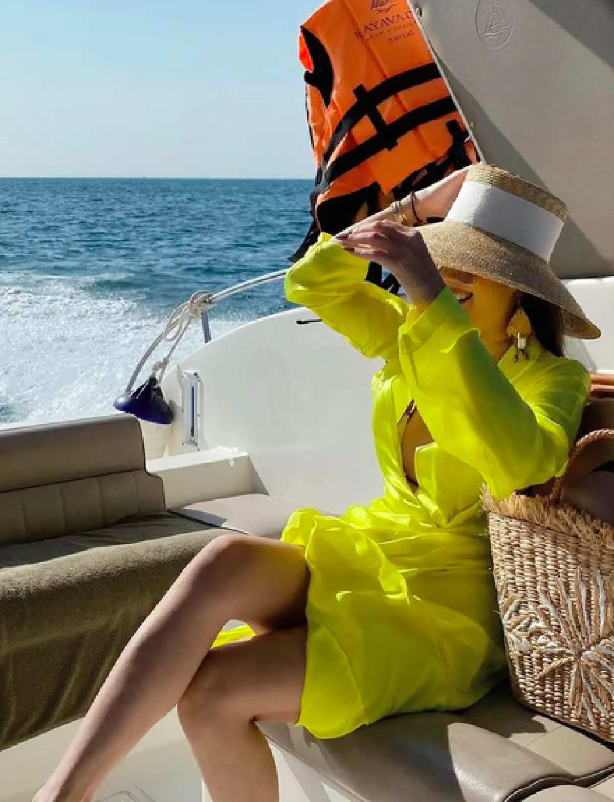 "แพร วทานิกา" จัดเต็มแฟชั่นริมทะเล งัดบิกินี่ตัวจิ๋วมาใส่อวดความแซ่บ