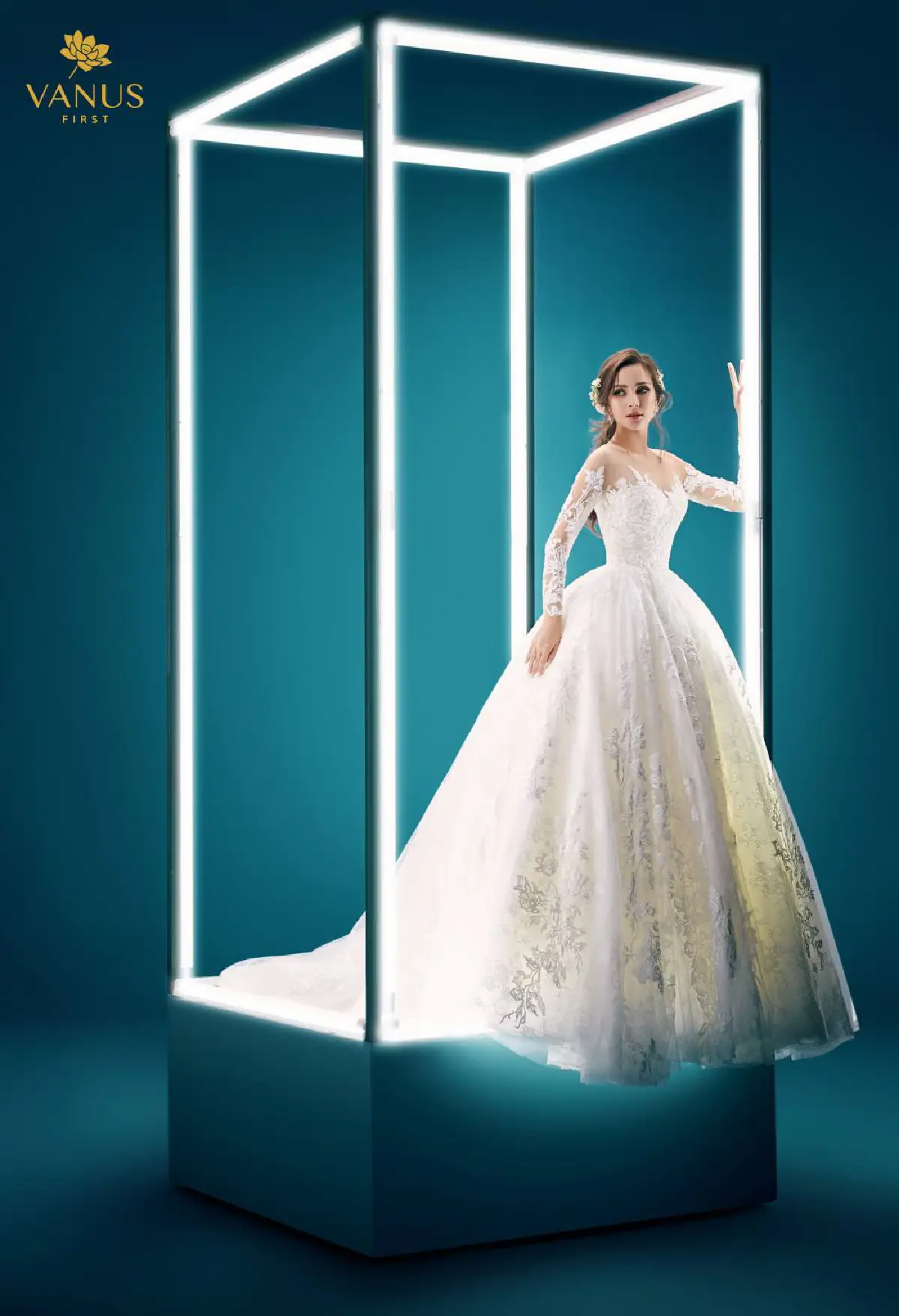 วนัช เฟิร์ส เปิดตัวลุคบุคคอลเลคชั่นชุดแต่งงานสไตล์ฝรั่งเศสเทรนด์ใหม่ล่าสุด “Aura on light”