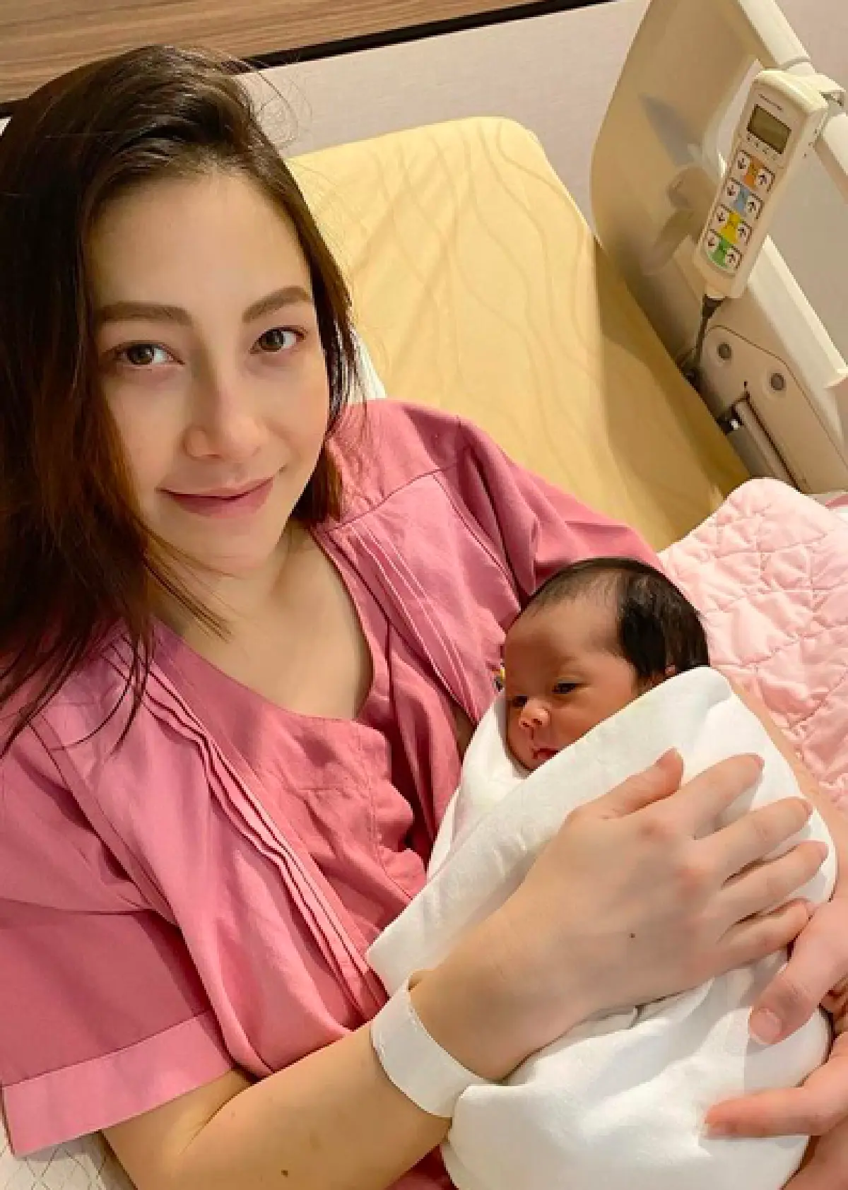 "นาตาลี" ได้อุ้มลูกในอ้อมกอดอีกครั้ง พร้อมแชร์ข้อมูลคุณแม่ติดโควิดช่วงให้นมลูก