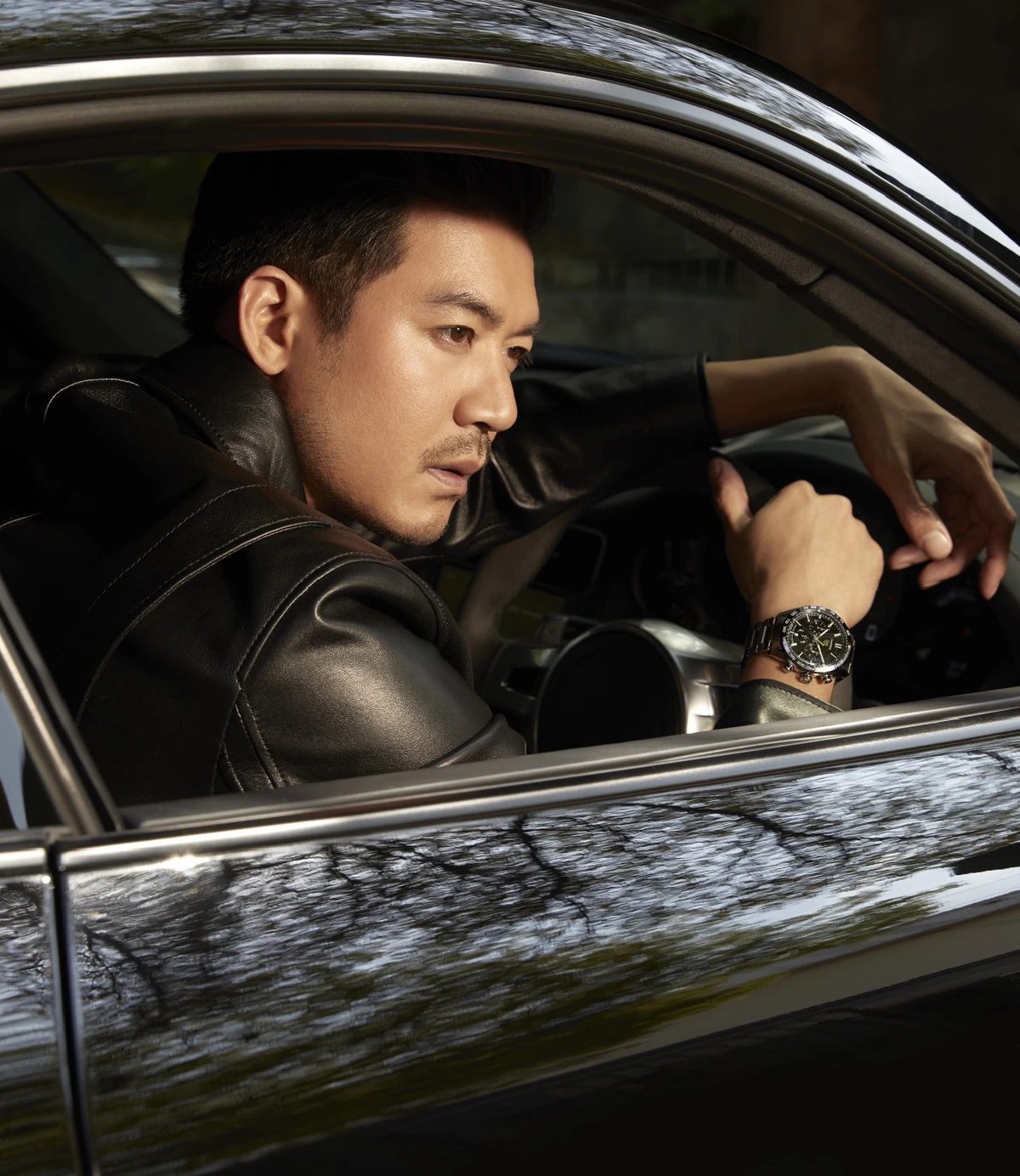 สองลุคหนุ่มเวียร์กับนาฬิกา TAG Heuer สองเรือนโปรด