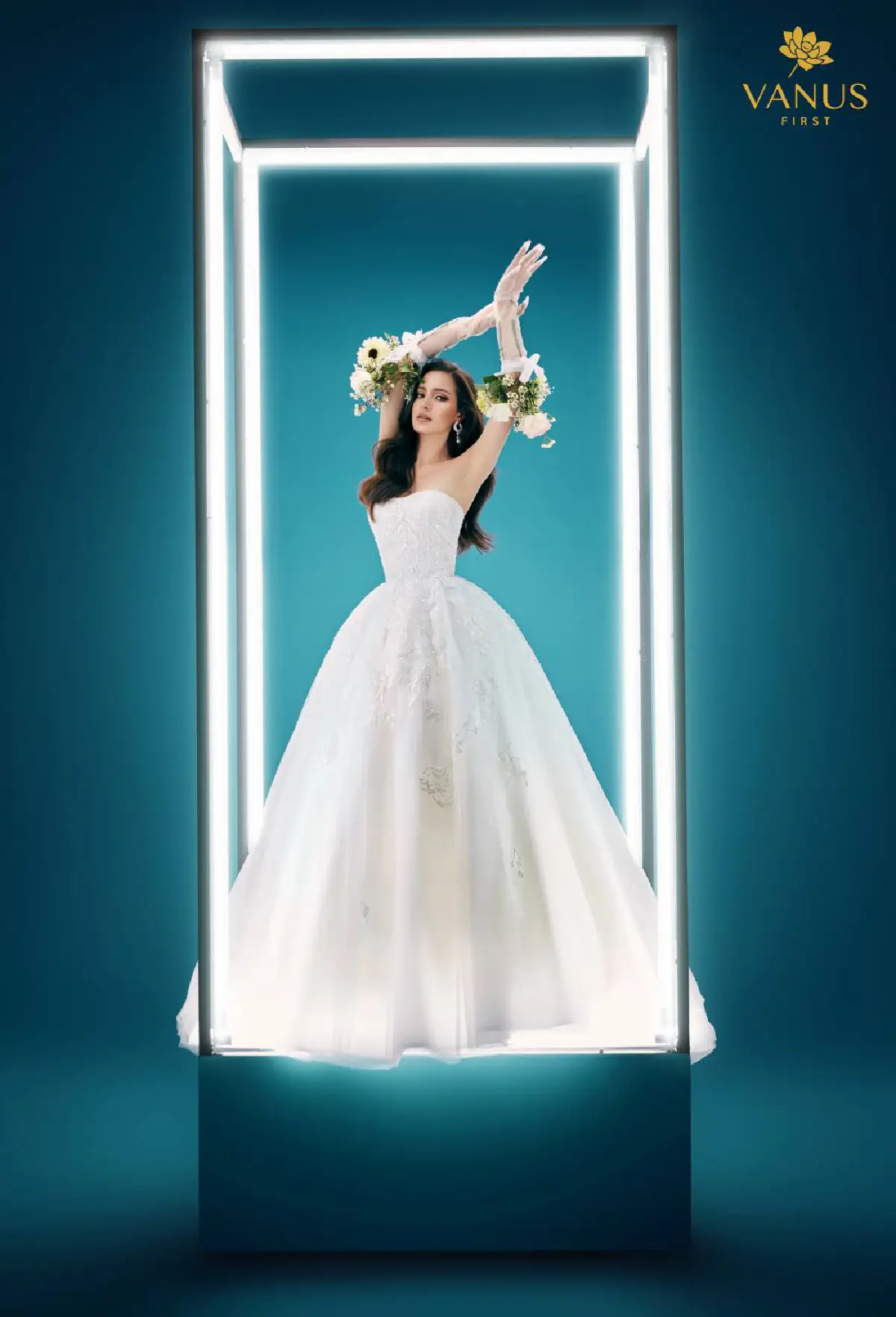 วนัช เฟิร์ส เปิดตัวลุคบุคคอลเลคชั่นชุดแต่งงานสไตล์ฝรั่งเศสเทรนด์ใหม่ล่าสุด “Aura on light”