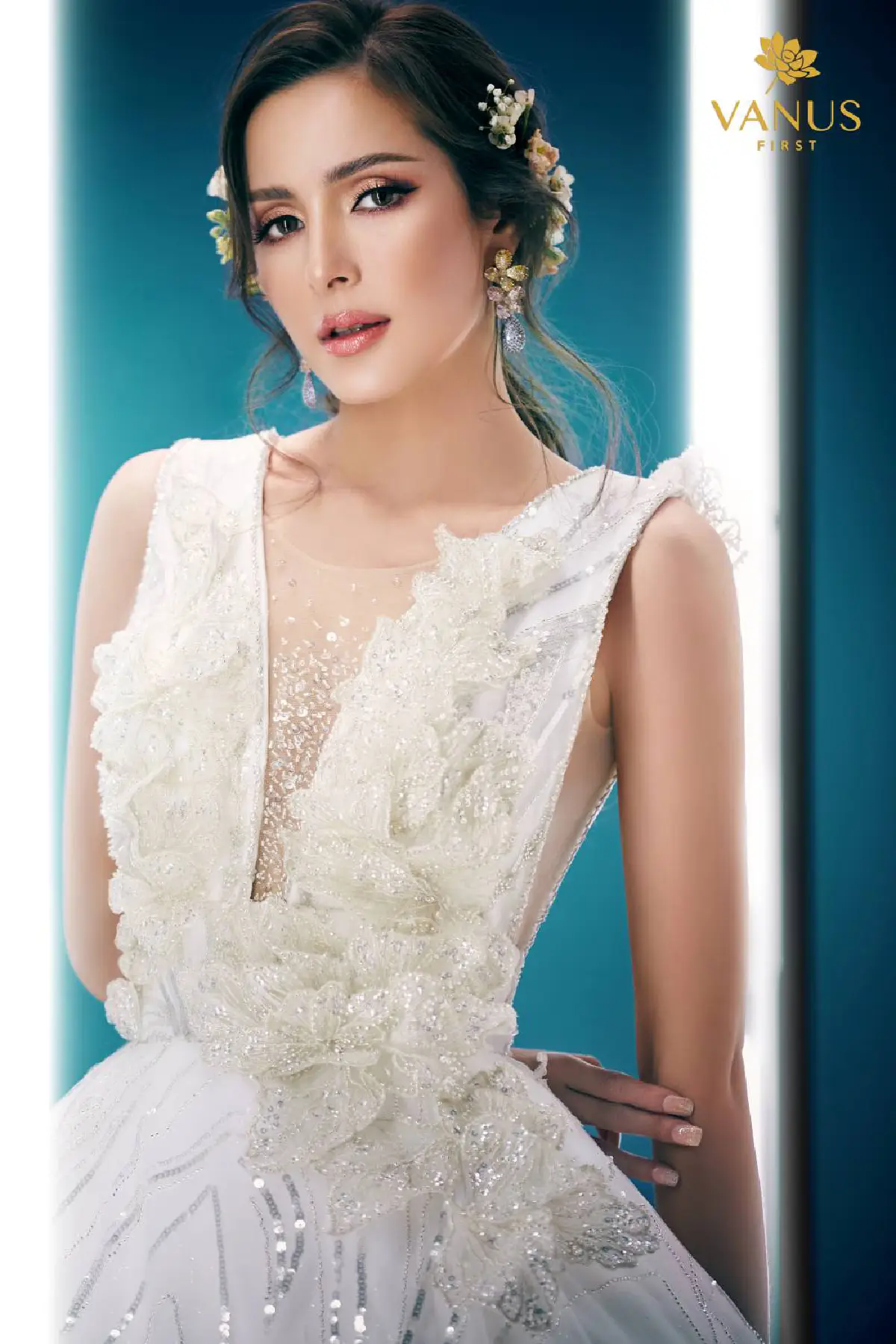 วนัช เฟิร์ส เปิดตัวลุคบุคคอลเลคชั่นชุดแต่งงานสไตล์ฝรั่งเศสเทรนด์ใหม่ล่าสุด “Aura on light”