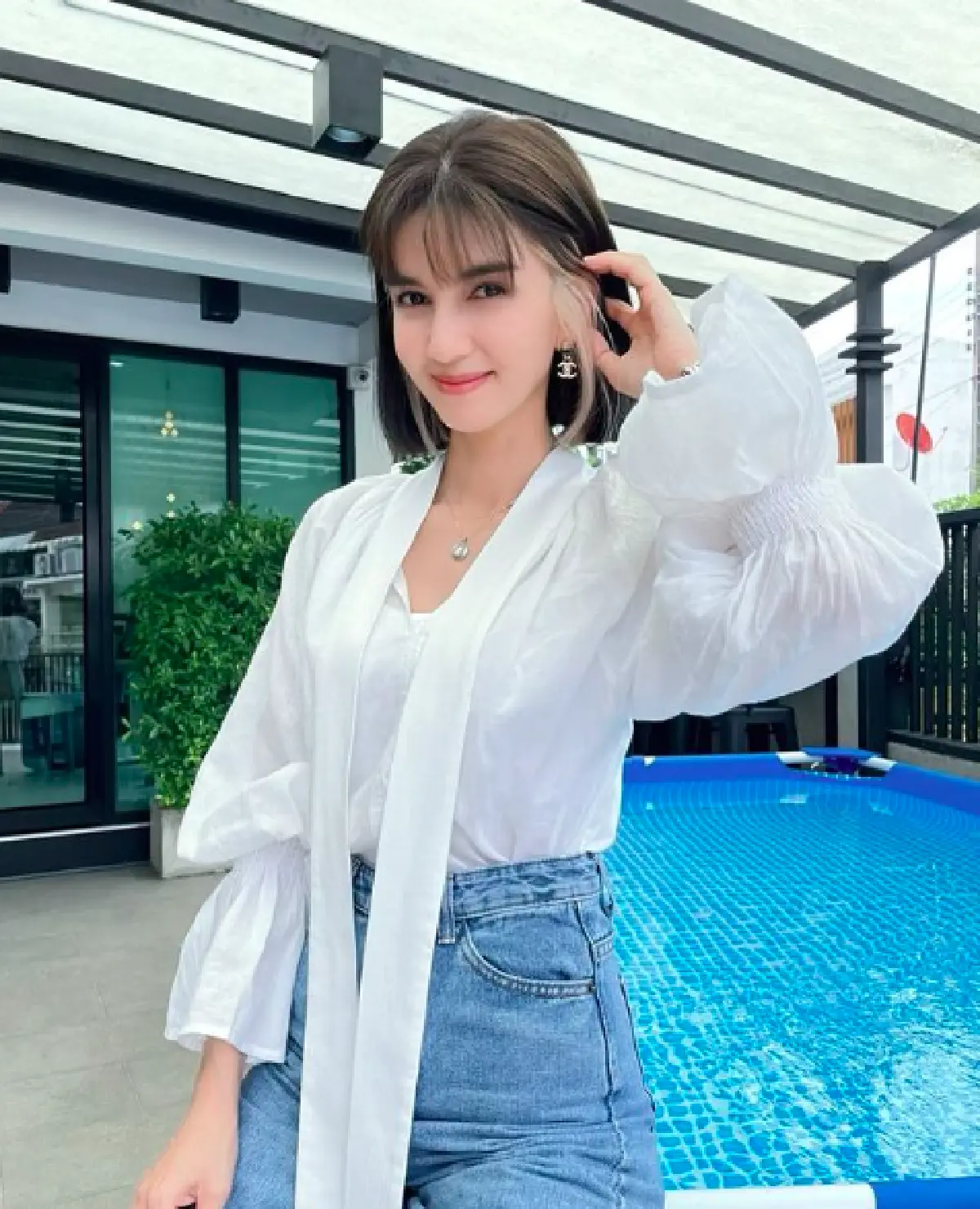 "โบว์ แวนดา" เปลี่ยนลุครับซัมเมอร์ ตัดผมสั้นมีหน้าม้าเบาๆ สไตล์เกาหลี 