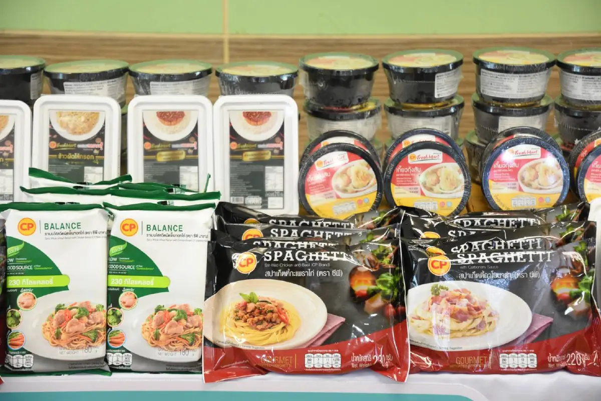 "ซีพีเอฟ"มอบอาหารพร้อมทาน 1,260 แพ็คพร้อมตู้แช่เย็นให้ศูนย์เอราวัณ