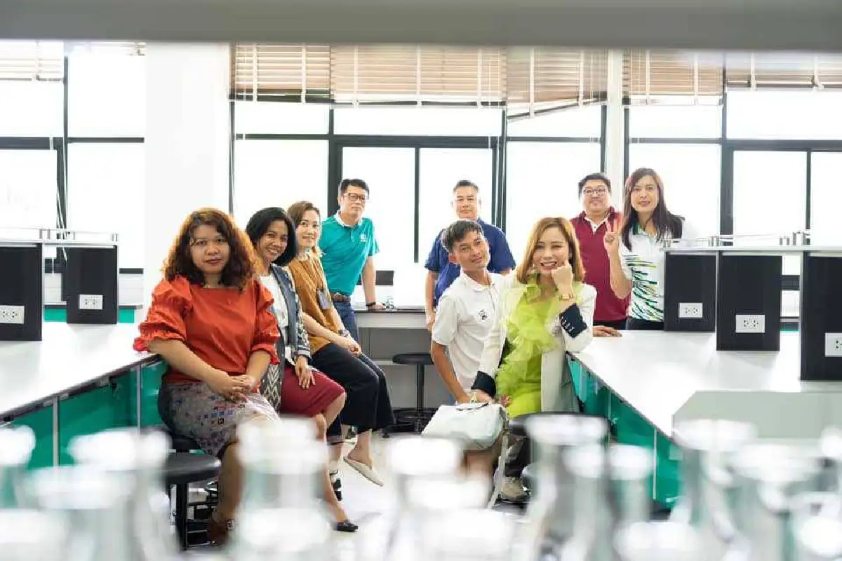 จากเศษหนังสู่แฟชั่นอินเทรนด์ แบรนด์เครื่องหนังโพนยางคำ 