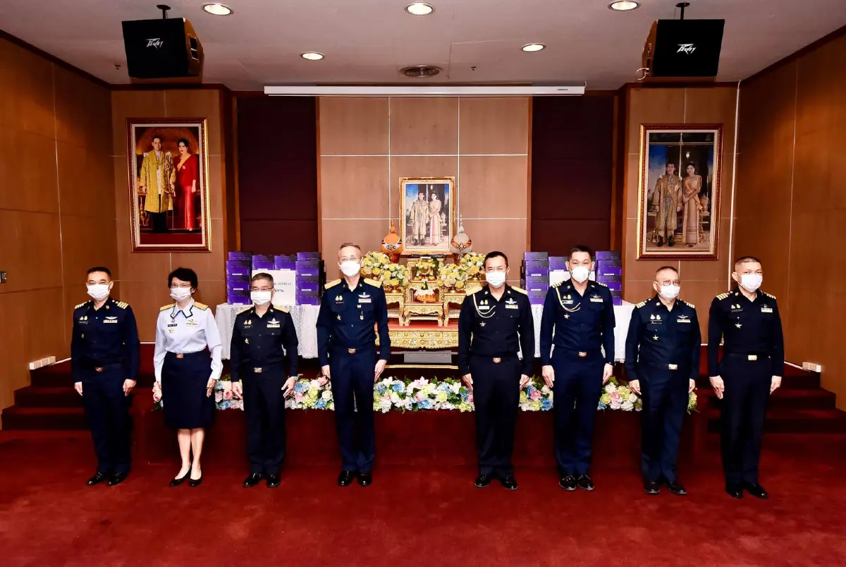 ในหลวง-พระราชินี พระราชทานทรัพย์ส่วนพระองค์ ซื้อน้ำยาตรวจโควิดให้ รพ.พระมงกุฏ-รพ.ภูมิพล