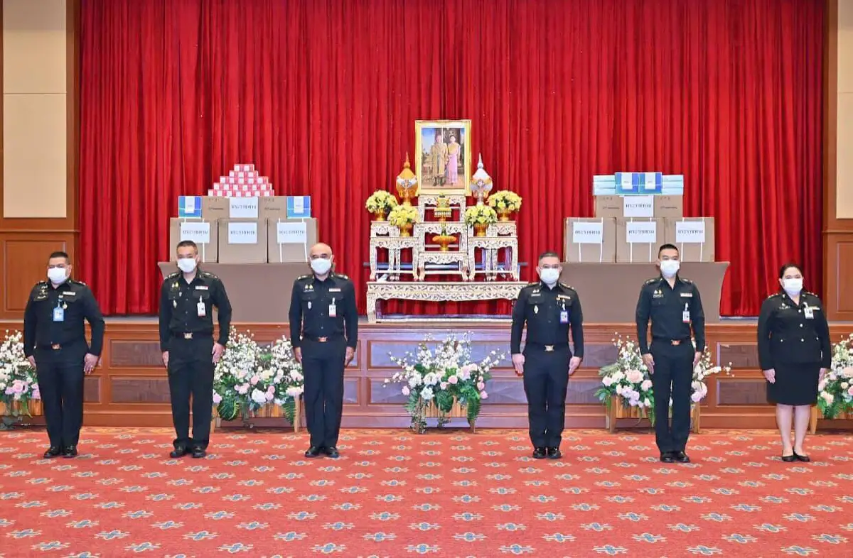 ในหลวง-พระราชินี พระราชทานทรัพย์ส่วนพระองค์ ซื้อน้ำยาตรวจโควิดให้ รพ.พระมงกุฏ-รพ.ภูมิพล