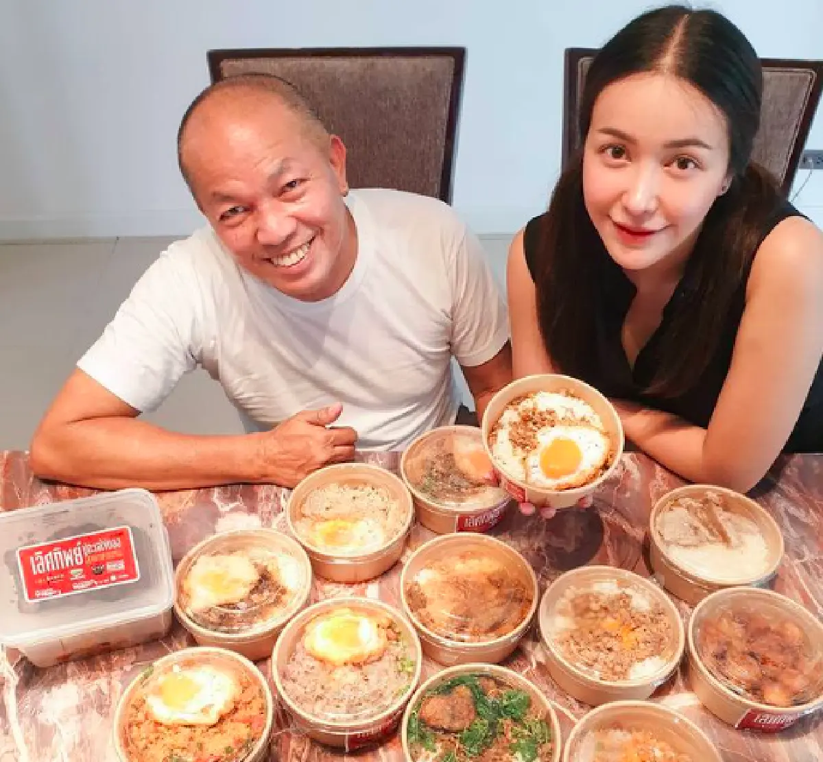 "ไอซ์ ณพัชรินทร์" ร่ำไห้! เผยอาการป่วยพ่อ "ค่อม ชวนชื่น” ปอด-ไตเริ่มล้มเหลว ต้องฟอกวันละ 3 รอบ 