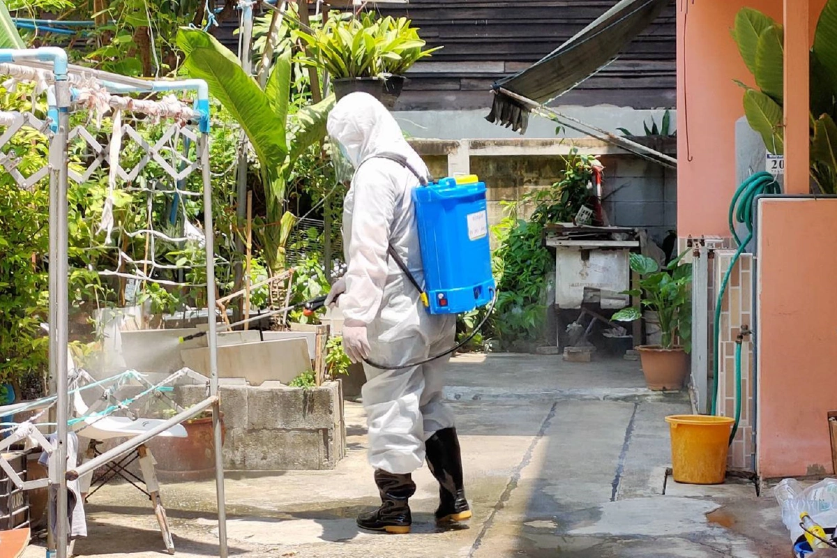 กทม.ส่งเจ้าหน้าที่ฆ่าเชื้อบ้านผู้สูงอายุติดเชื้อโควิด-19เสียชีวิต