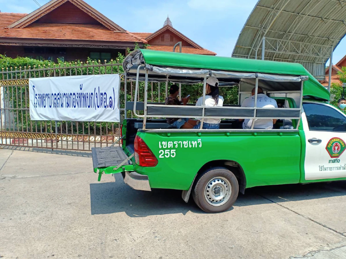 กทม.เพิ่มรถรับ-ส่งผู้ป่วยโควิด 50 เขตเสริมกำลังศูนย์เอราวัณ