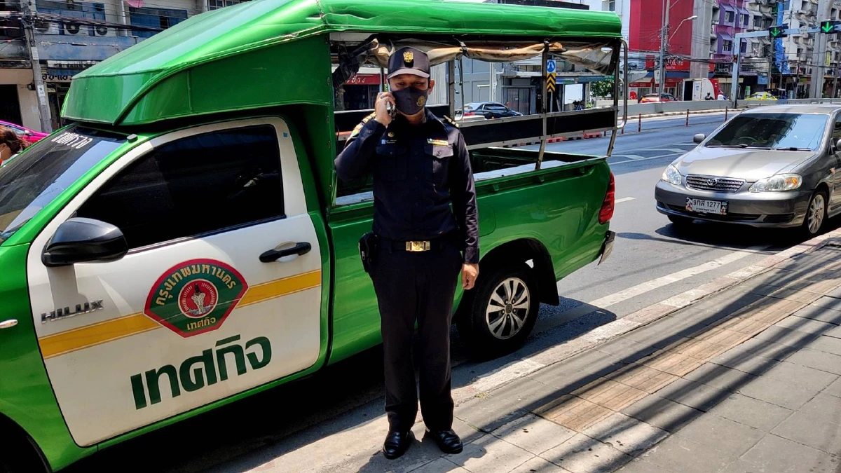 กทม.เพิ่มรถรับ-ส่งผู้ป่วยโควิด 50 เขตเสริมกำลังศูนย์เอราวัณ