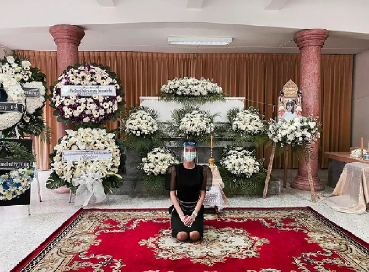 "น้ำหวาน The Face” สูญเสียคุณแม่จากโรคร้าย ด้านอดีตสามี “ดร.นัท” ส่งพวงหรีดอาลัย