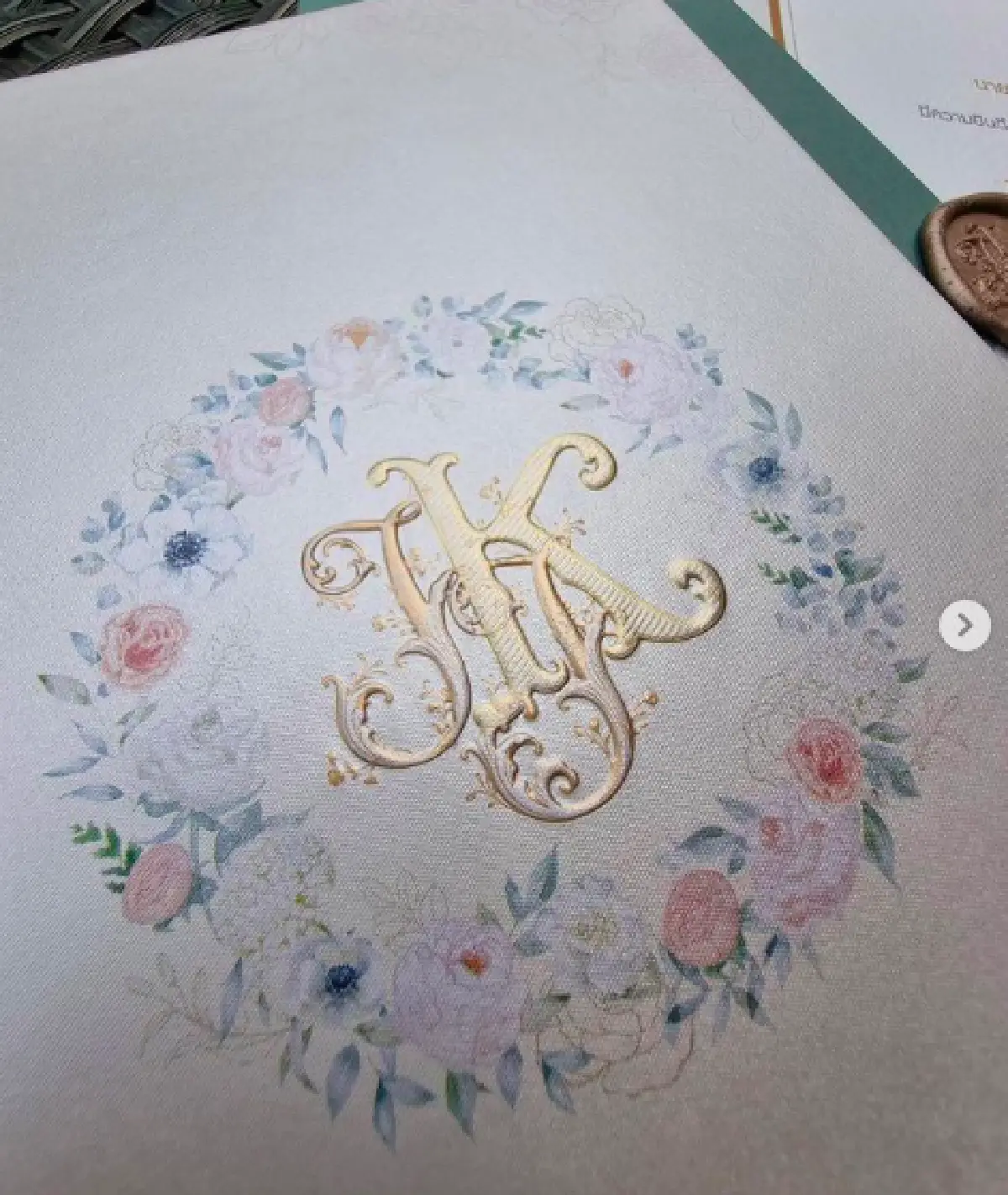 “จั๊กจั่น” เผยดีเทลการ์ดแต่งงานให้ได้ชมกัน มีน้องหมา-แมว เป็นพยานรัก