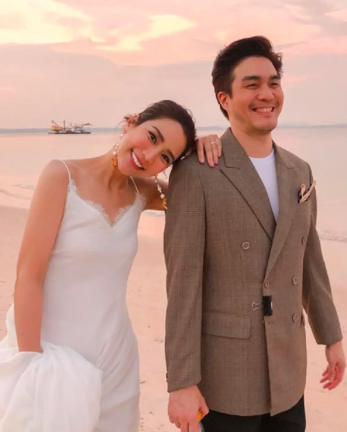 “จั๊กจั่น” เผยดีเทลการ์ดแต่งงานให้ได้ชมกัน มีน้องหมา-แมว เป็นพยานรัก