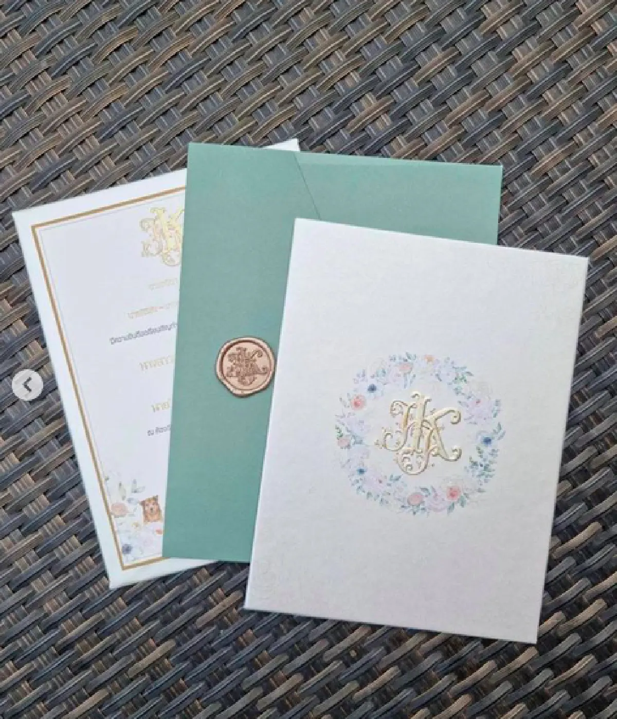 “จั๊กจั่น” เผยดีเทลการ์ดแต่งงานให้ได้ชมกัน มีน้องหมา-แมว เป็นพยานรัก