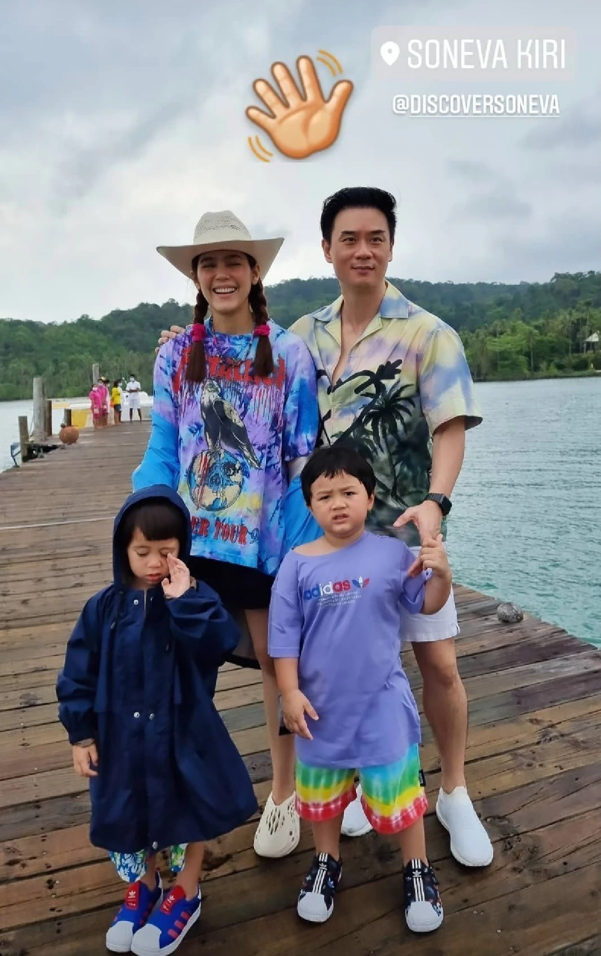  “ชมพู่-น็อต" ทริปจบรูปไม่จบงานดีแพ็กคู่ เรียงเสียงฮือฮาได้ไม่แพ้กัน