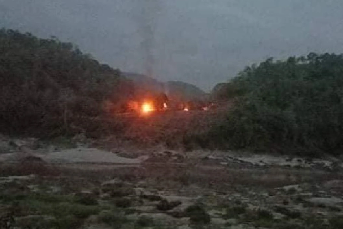 ทหารกะเหรี่ยงโจมฐานที่มั่นเมียนมาริมฝั่งสาละวินใกล้ชายแดนไทย