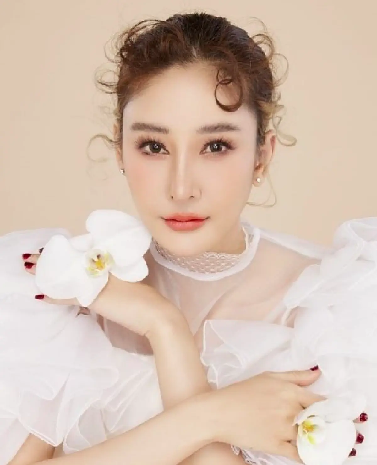 “แตงโม” ในลุคสาวหวานละมุน ที่ได้ “ป้อม วินิจ” มาเนรมิตความสวยฉ่ำให้