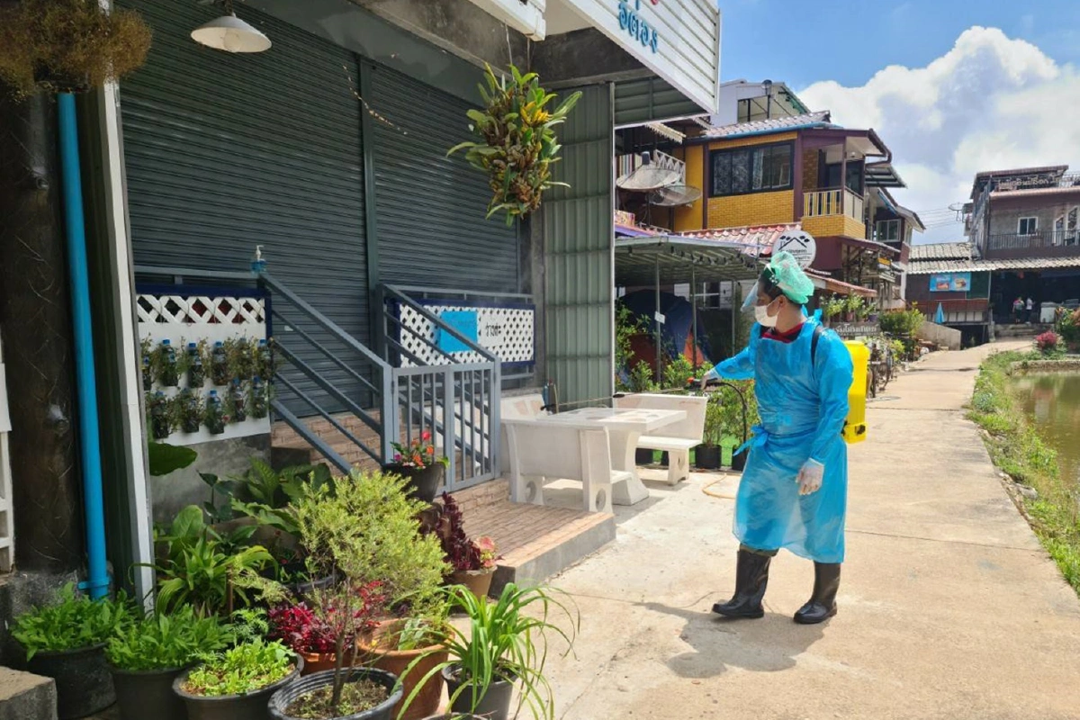 หมู่บ้านอีต่องงดรับนักท่องเที่ยว2วันฆ่าเชื้อป้องกันโควิด-19