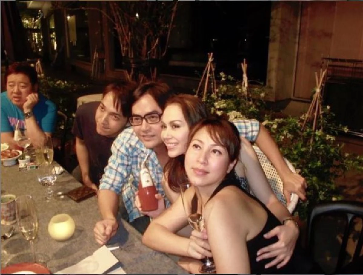 “กิ๊ก สุวัจนี" เผยภาพสมัยวัยรุ่นกับเพื่อนในวงการ แต่ละคนหน้าแทบไม่เปลี่ยน 