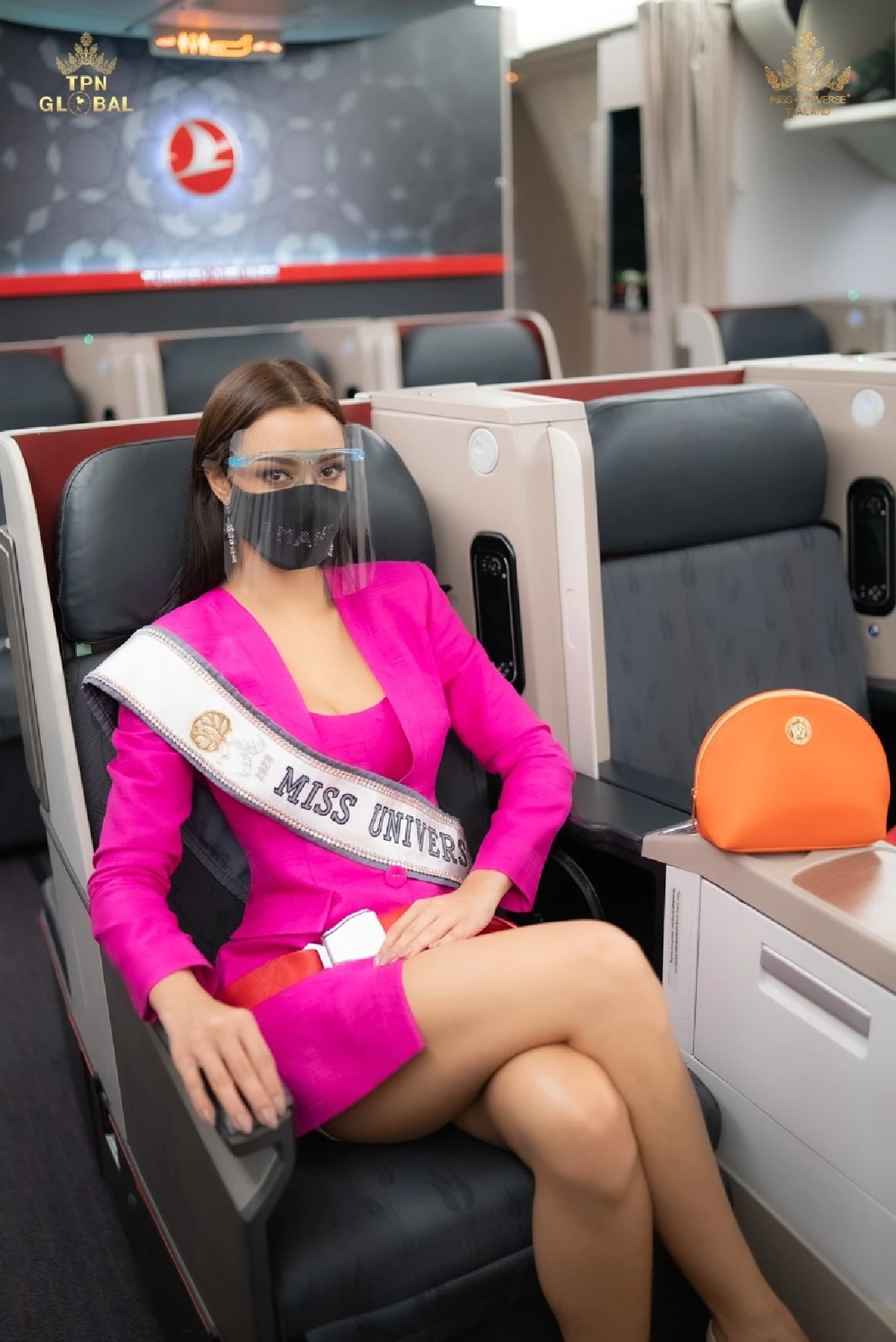 “อแมนด้า ออบดัม” กับแฟชั่นสนามบินสุดปัง! ขนกระเป๋า 12 ใบ มุ่งสู่ฟลอริด้า ชิงมงฯ 3 MU 2020 