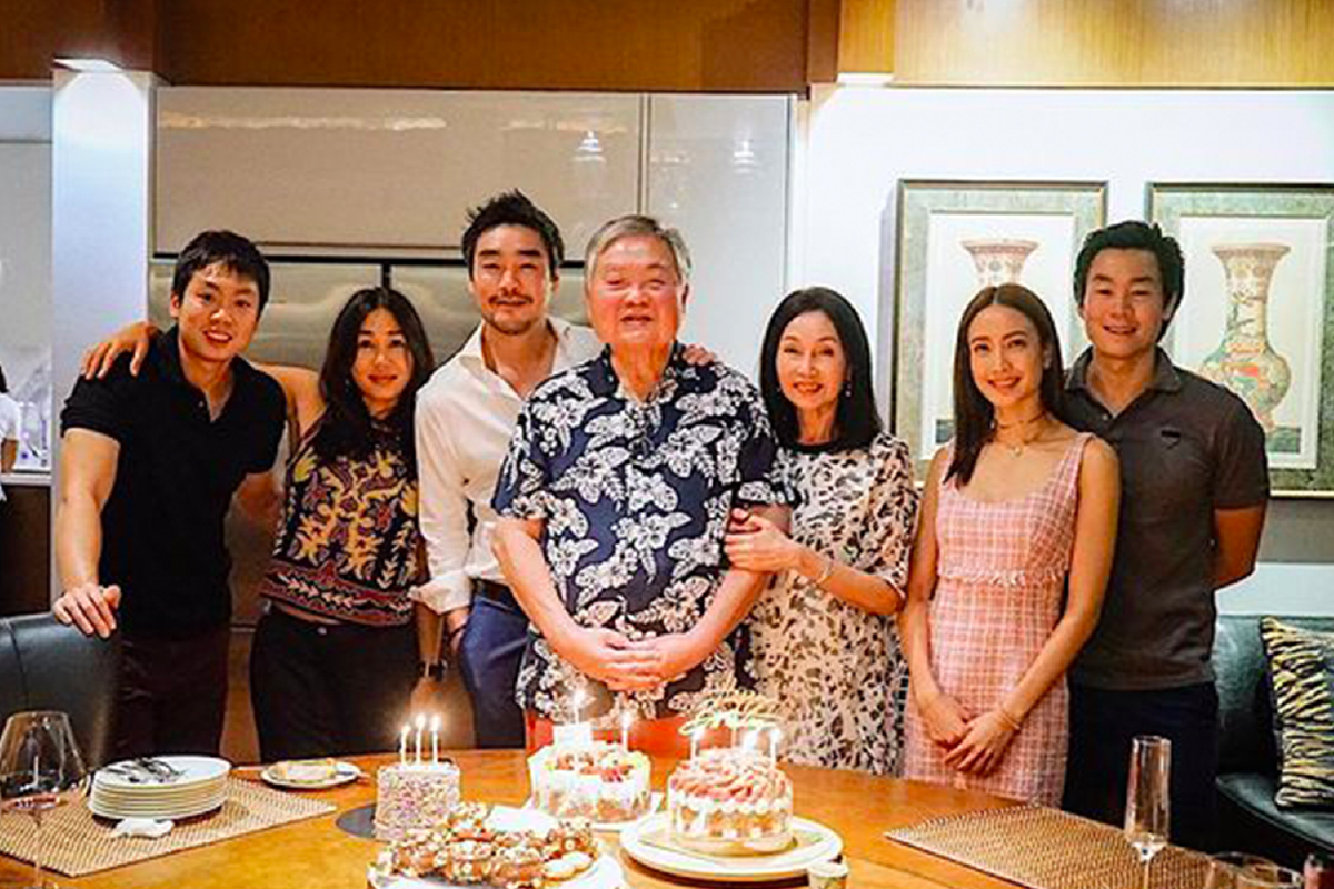 "แต้ว ณฐพร" ร่วมดินเนอร์วันเกิด "คุณพ่อไฮโซณัย" พร้อมถ่ายภาพครอบครัวสุดอบอุ่น "แต้ว ณฐพร" ร่วมดินเนอร์วันเกิด "คุณพ่อไฮโซณัย" พร้อมถ่ายภาพครอบครัวสุดอบอุ่น