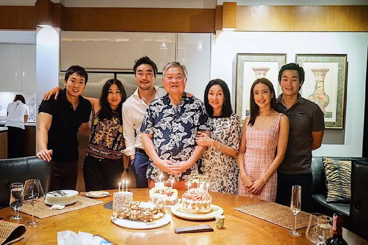 "แต้ว ณฐพร" ร่วมดินเนอร์วันเกิด "คุณพ่อไฮโซณัย" พร้อมถ่ายภาพครอบครัวสุดอบอุ่น