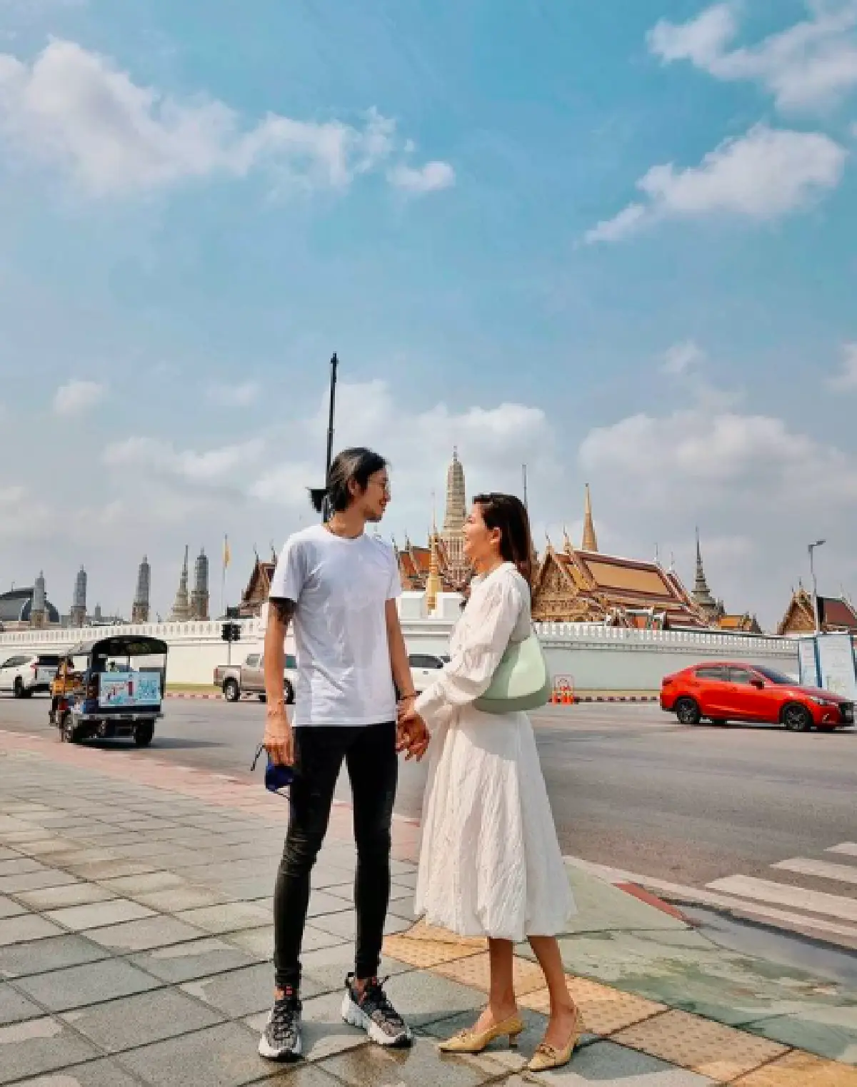 "ก้อย-ตูน" พร้อมใจโพสต์ "1+1=3" ทำเอาหลายๆ คน พากันแสดงความยินดี